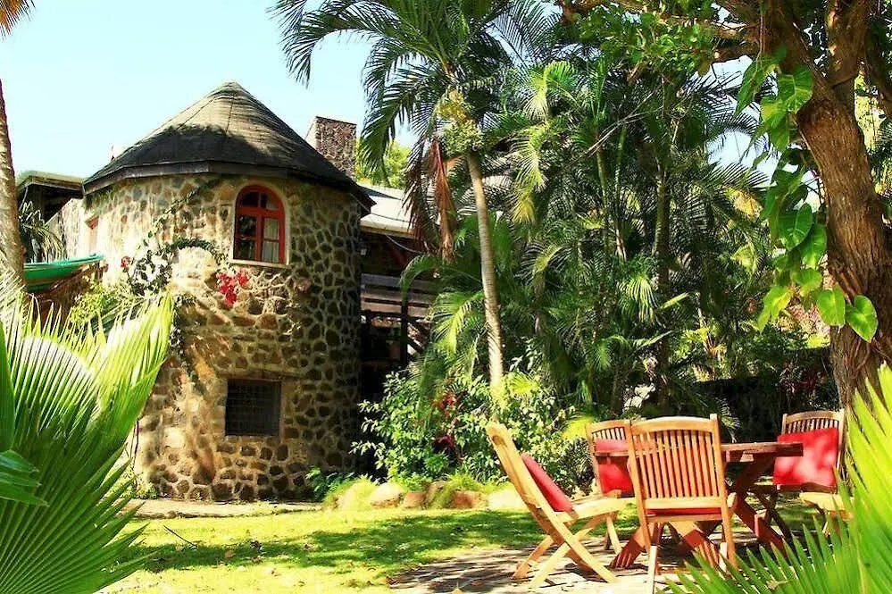 فيلة The Old Fort Estate Port Elizabeth سانت فنسينت والجرينادينز